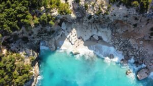 Cala Goloritze snorkelaar