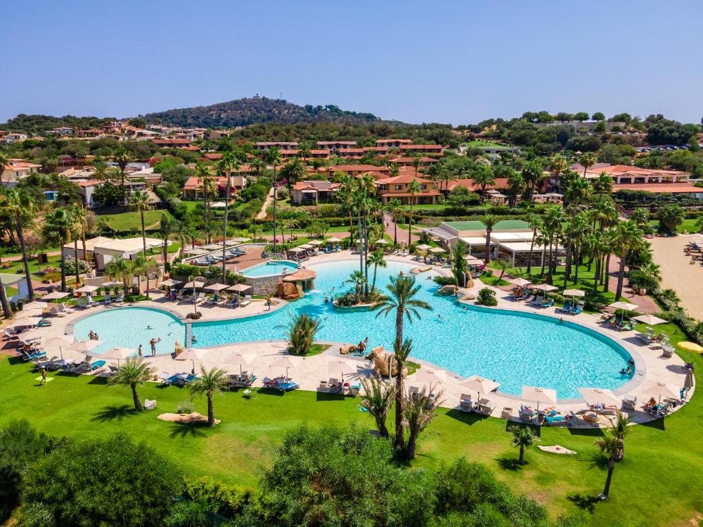 Luxe hotel Sardinië zwembaden kinderen resort