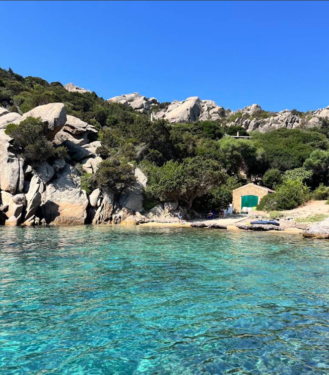 Onbekend klein strand Noord-Sardinië